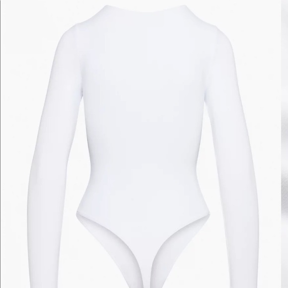 Aritzia-Bavarian Contour Crew Longsleeve Bodysuit - Picture 4 of 4